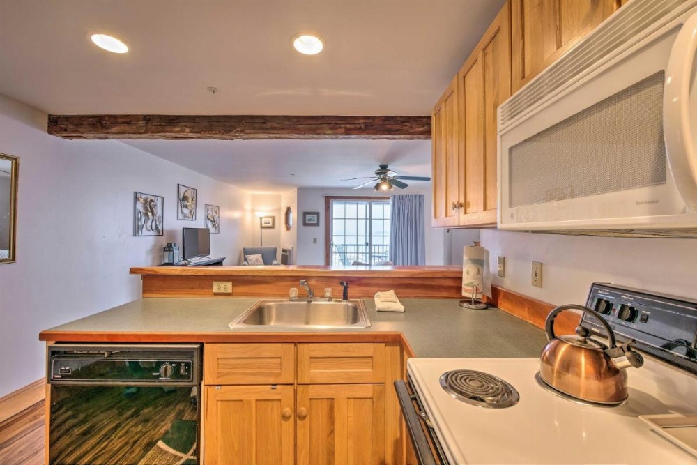 Lincolnville Studio with Ocean-view Balcony! Image 17