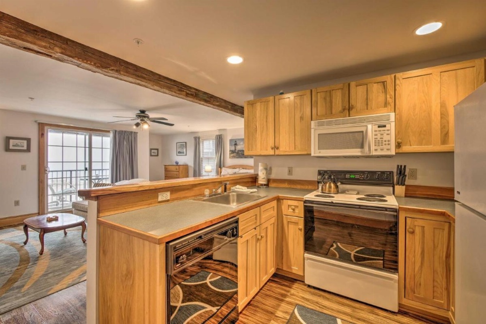Lincolnville Studio with Ocean-view Balcony! Image 28